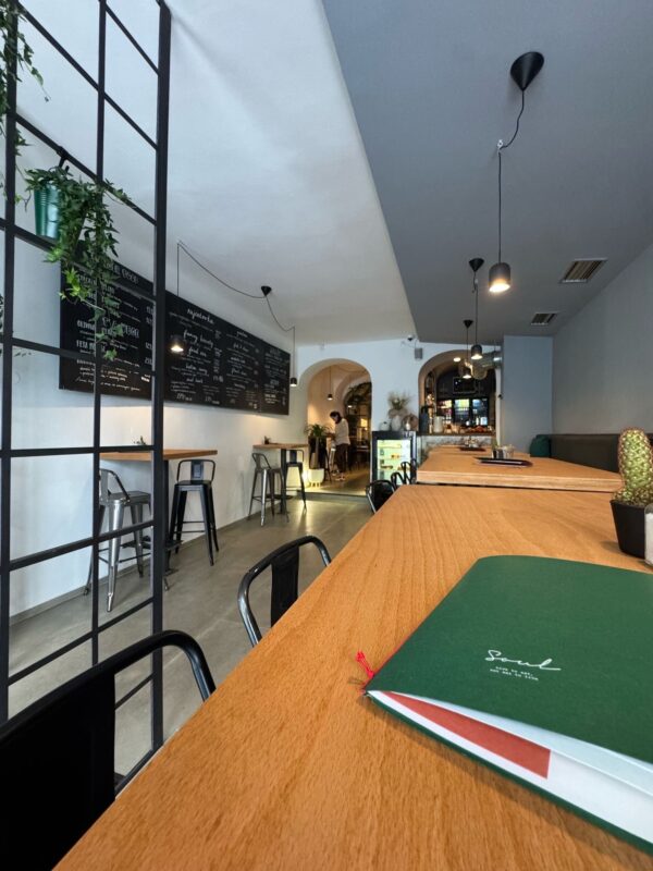 Číšník, servírka, barista (32 500,-)