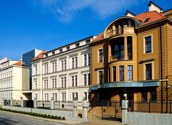 Všeobecná a praktická sestra na DOP (37 000 ‍–‍ 55 000 Kč)