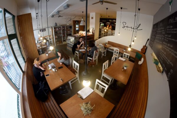 Servírka / Číšník,  Barista / Baristka